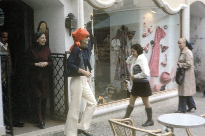 11-Outside-the-Botique-La-Parisienne-with-Adriana-Di-Fiore