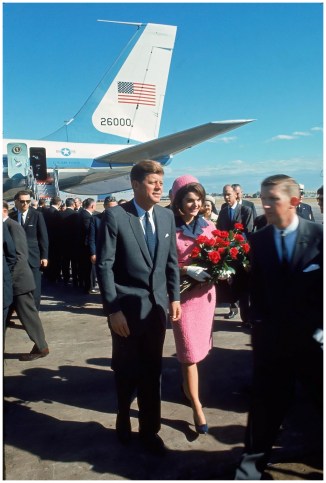 jacqueline-bouvier-kennedy_s-pink-suit-chanel-and-chez-ninon-1961-worn-november-22-1963