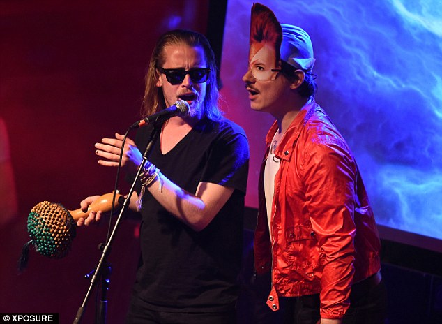 article-0-1E364ED300000578-422_634x464