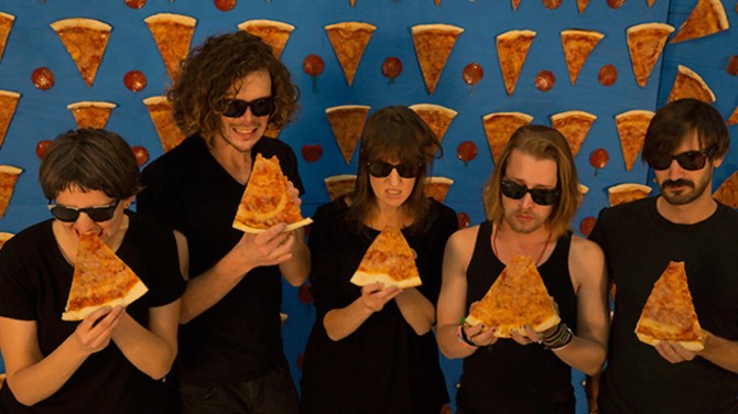 buzz-photo-52cd458280151