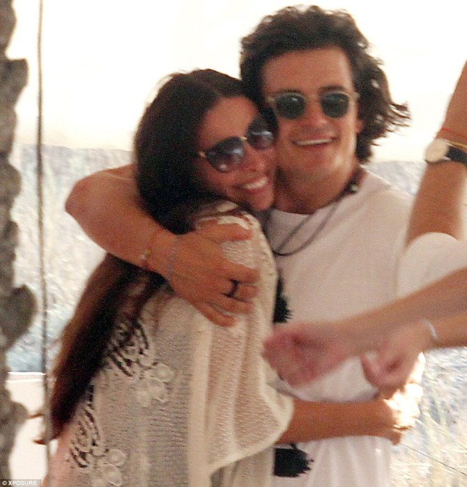 article-2713223-202E8AB200000578-11_962x1005