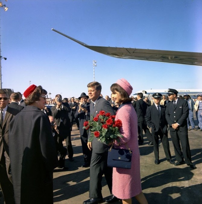 JFK-And-Jackie-Arrive-In-Dallas-On-November-22-1963