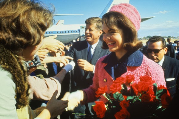 JFK-JackieKennedy-ArrivingDallasTX-22Nov1963-colorphoto