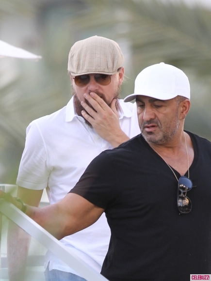 leonardo-dicaprio-art-basel-120814-8-435x580