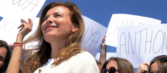 7772140209_valerie-trierweiler-le-samedi-17-mai-au-trocadero-a-paris-en-soutient-aux-lyceennes-enlevees-au-nigeria