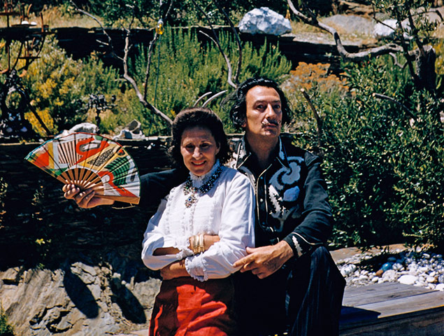 Salvador-Dali-and-His-Wif-0091
