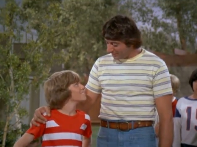 Joe_Namath_Mike_Lookinland_The_Brady_Bunch_1973